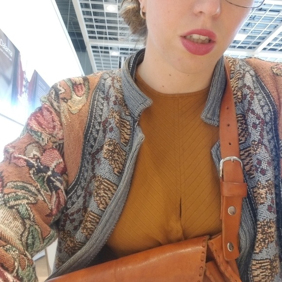 Meet your Posher, Natalie - Picture 2 of 2